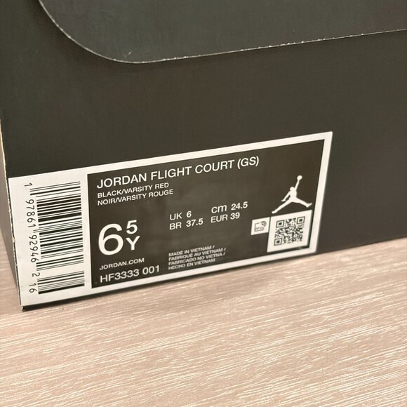 JORDAN FLIGHT COURT (GS) BLACK/VARSITY RED NOIR/VARSITY ROUGE  Like new! Worn on - Picture 5 of 6